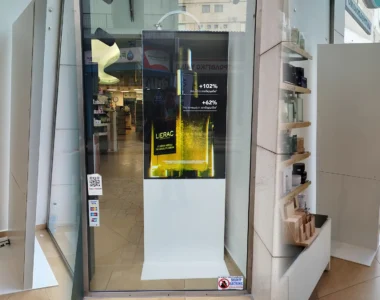 Τοποθέτηση Οθόνη Βιτρίνας Καταστήματος Φαρμακείο - Διαφημιστική Στήλη Samsung Totem