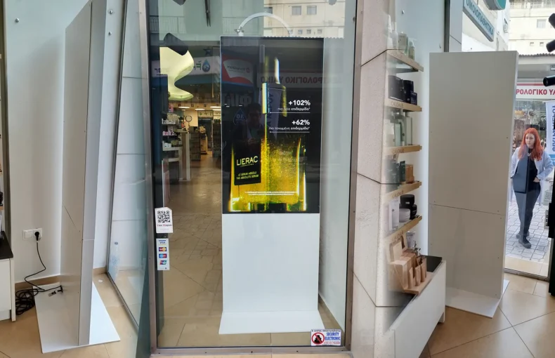 Τοποθέτηση Οθόνη Βιτρίνας Καταστήματος Φαρμακείο - Διαφημιστική Στήλη Samsung Totem